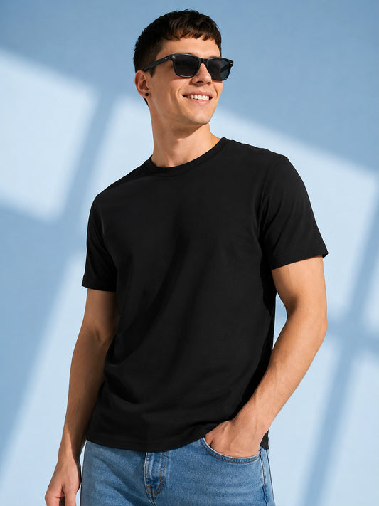 Leotude Black Solid Regular Fit Tshirt for Men